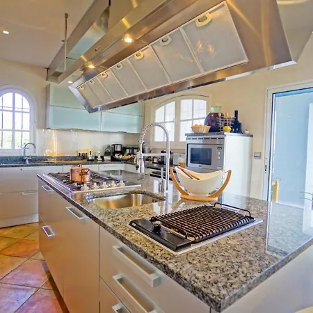 Villa Saint-Raphael-Antheor, 3 Bedrooms, 6 Persons - Fr-1-643-40 Villa Saint-Raphael (Var)